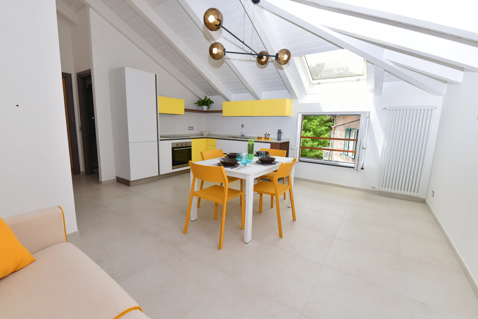 Sala de estar y cocina abierta