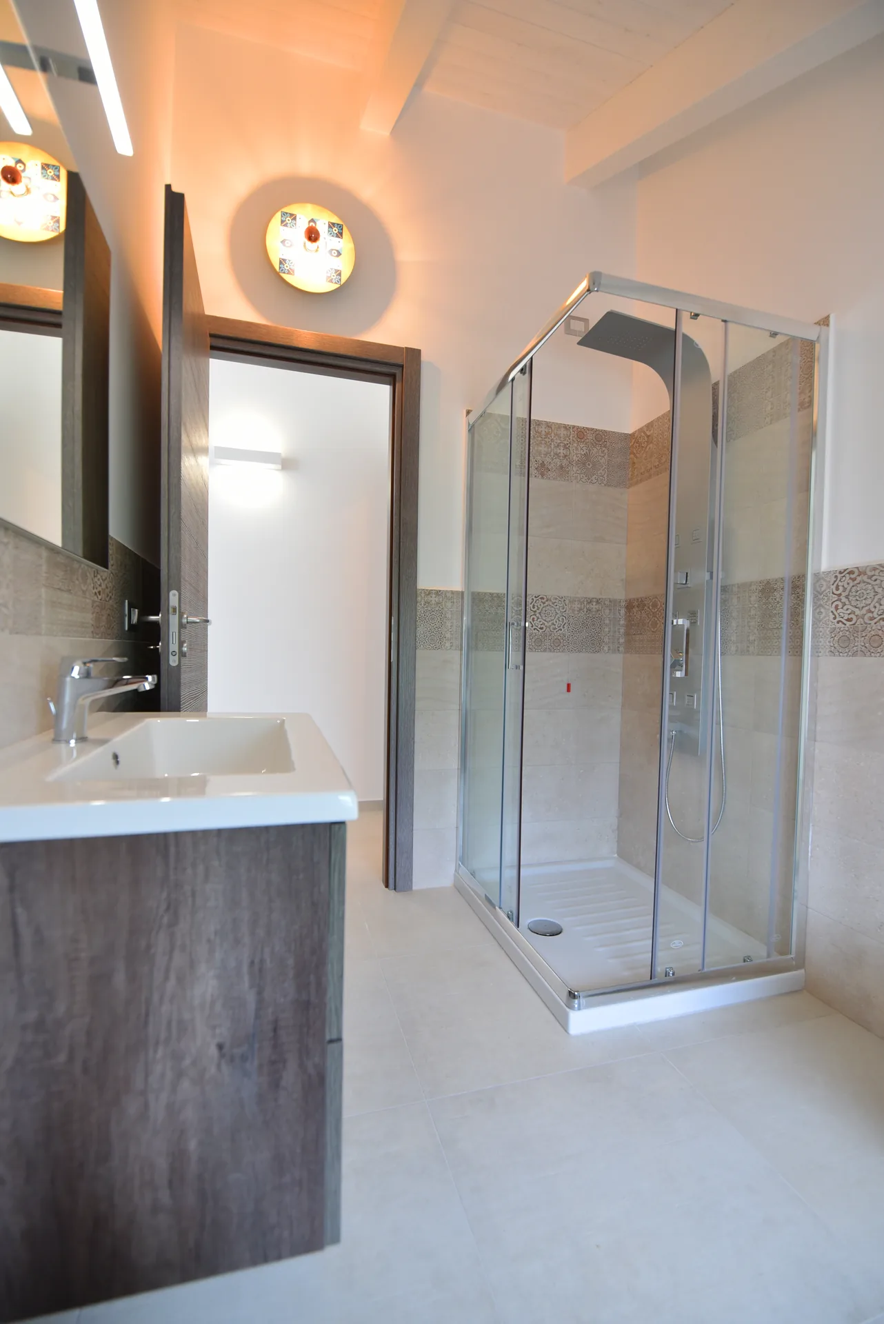Cabina de ducha moderna en cristal