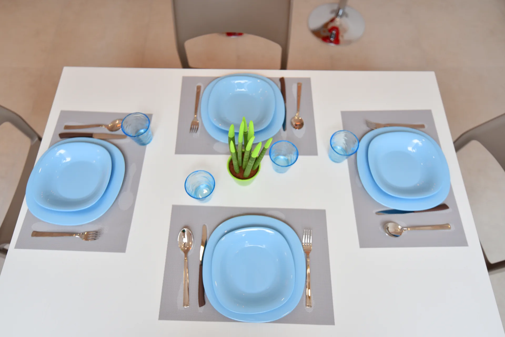 Detalle mesa de comedor